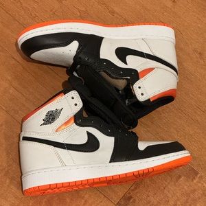 NIKE JORDAN 1 HIGH - Orange + black brand new!